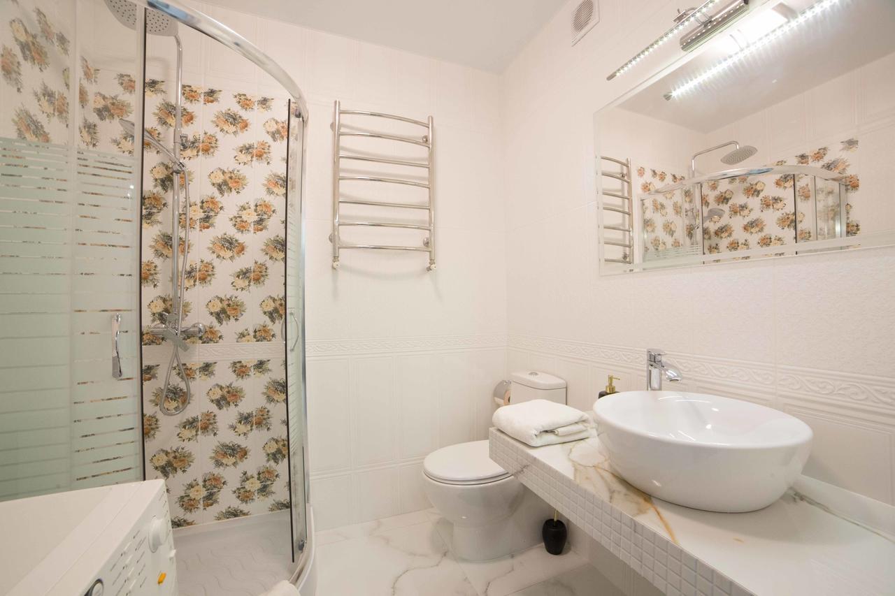 Leogrand Apartments On Kulisha 36 Lviv Exterior photo